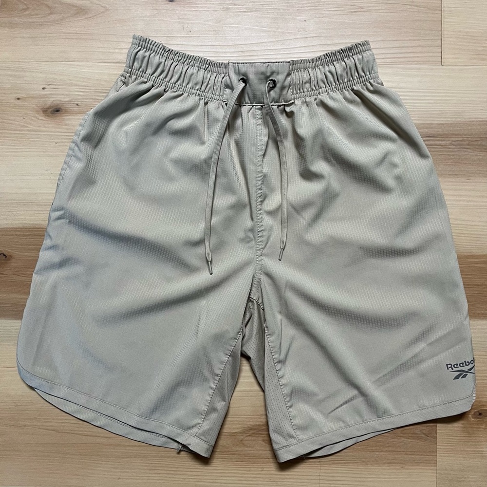 Reebok Men's Size S Beige Athletic Shorts Drawstring Back Zipper Pocket